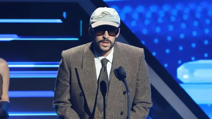 Bad Bunny recibe con “humildad” el Billboard al artista latino del siglo XXI