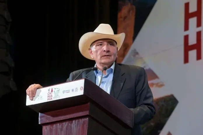 Ahora Adán Augusto dice ser ganadero; asegura que vende 150 vacas cada mes