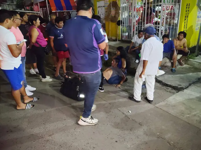 Hombre resulta lesionado tras ser embestido en el bulevar 5 de Febrero, San Andrés Tuxtla