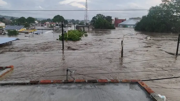 Reportan 48 municipios afectados por lluvias en la zona norte de Veracruz: actuvan Plan DN-III-E, el Plan Marina y el Plan Tajín