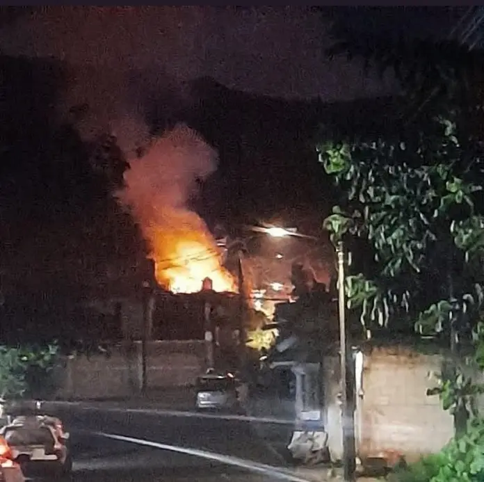Incendio consume vivienda en San Andrés Tuxtla