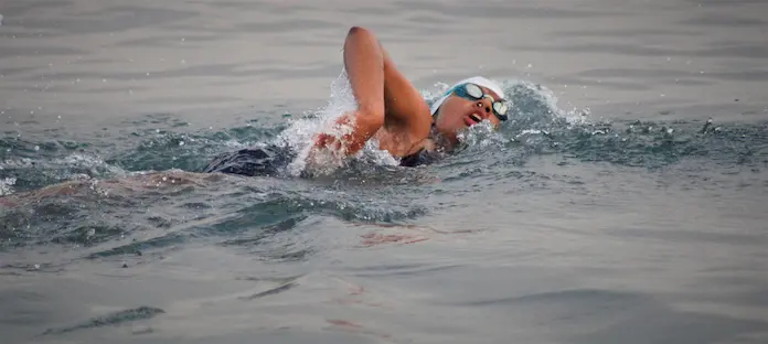 Invitan primer Acuatlón Día de Muertos Triracing 2025