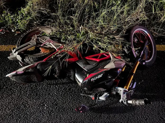 Motociclista se impacta contra muro de concreto en la carretera San Andrés–Catemaco