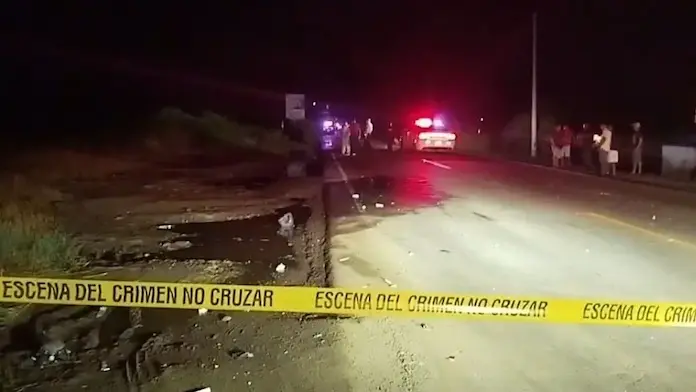 Pareja pierde la vida tras ser embestida por una camioneta