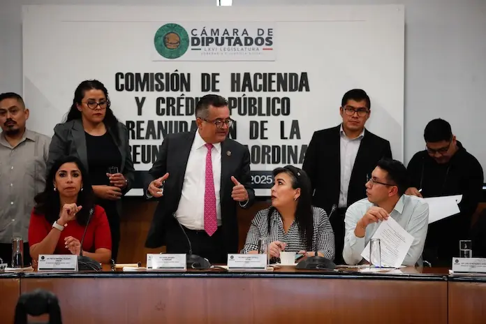 Aprueban comisiones de San Lázaro mayor impuesto a refrescos