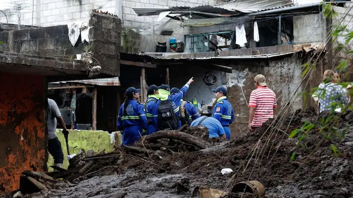 Aumenta a 30 el número de fallecidos por inundaciones en Veracruz