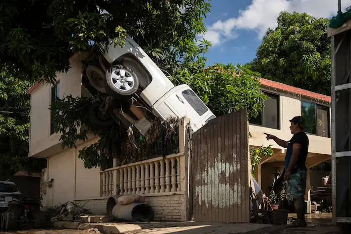 Suman 64 muertos y 65 desaparecidos por lluvias en cinco estados
