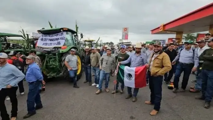 Productores de maíz dicen no a oferta del gobierno; exigen precio justo y continúan bloqueos