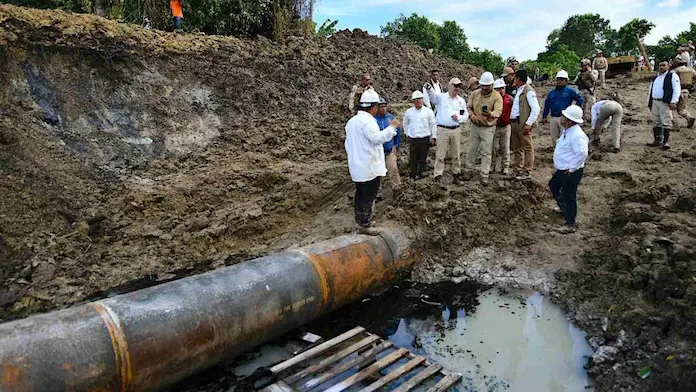 Gobierno Federal investiga la causa del derrame de hidrocarburo en el río Pantepec, en Veracruz