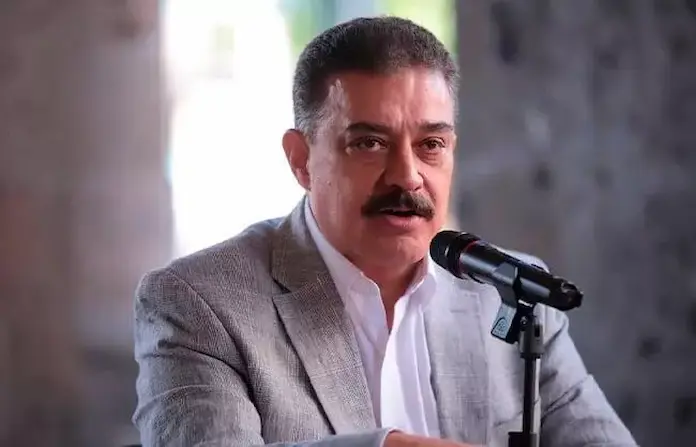 El boticario de la 4T: el emporio farmacéutico del senador morenista Carlos Lomelí recibe millonarios contratos del gobierno de Sheinbaum