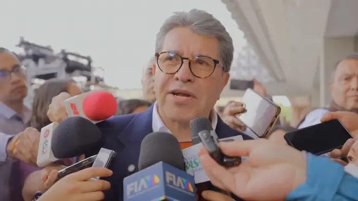 Se hablará con Cuauhtémoc Blanco por estar jugando en lugar de votar en la Comisión de Presupuesto: Monreal