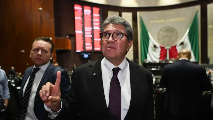 Monreal presentará iniciativa para prohibir cobros por la cancelación de tarjetas de crédito y departamentales