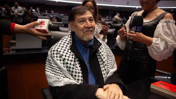 Denuncian a Noroña ante FGR tras volar en avión de lujo