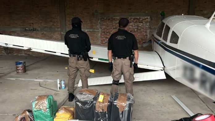 FGR catea aeródromo en Chiapas y asegura cocaína y una avioneta