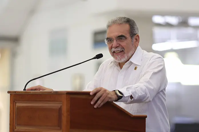 Desechan 5 amparos contra la prórroga del rector de la Universidad Veracruzana