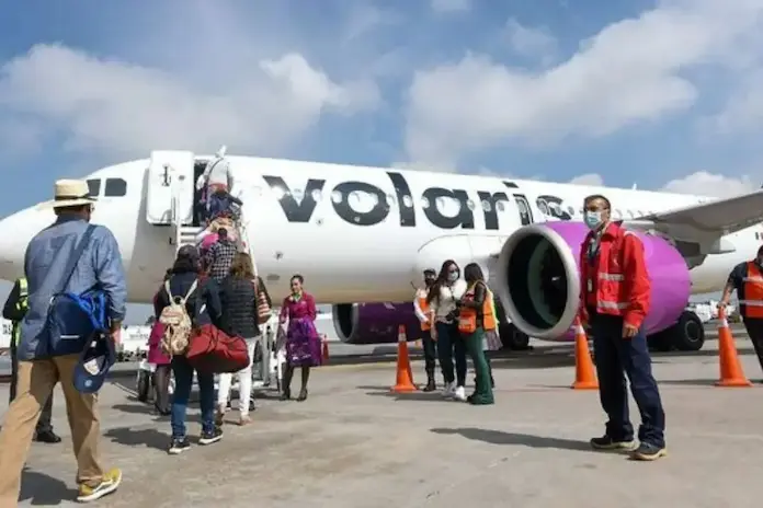 SICT permite a pilotos extranjeros operar vuelos de Volaris en México, denuncia ASPA