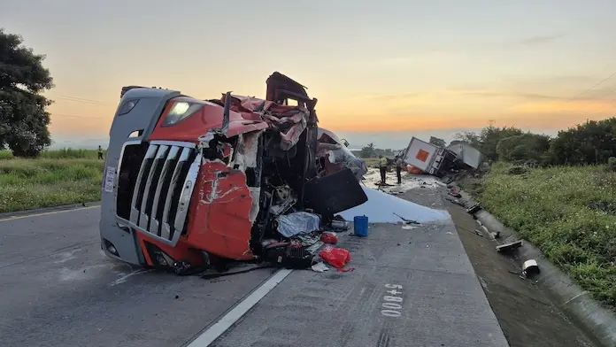 Accidente entre tráileres en Cuitláhuac deja saldo mørtal