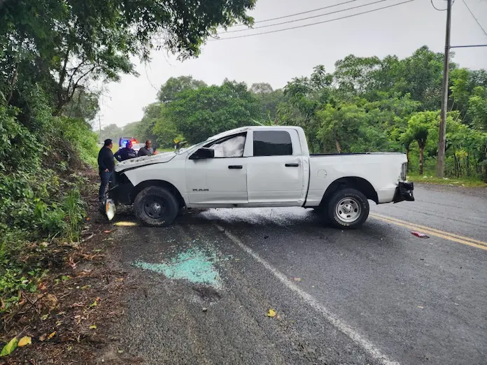Accidente vehicular del equipo de Bienestar en la carretera Papantla–Gutiérrez Zamora