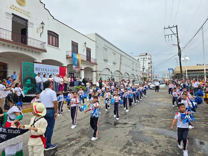 ¡Catemaco celebró con entusiasmo el 115 aniversario de la Revolución Mexicana!