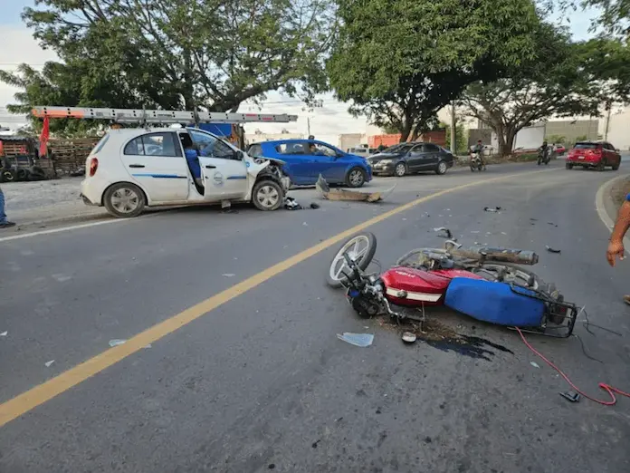 Familia lesionada en accidente carretero en Mata Cocuite