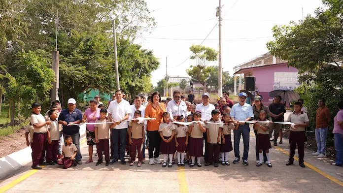 Alcaldesa de San Andrés inaugura pavimentación en Calle Francisco Villa de Dos Aguajes