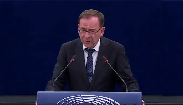 Alerta para mexicanos: revisan eliminar la exención de visa para viajeros a Europa