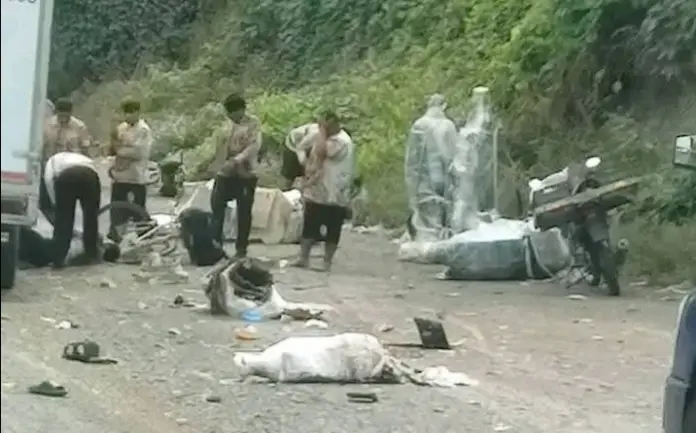 Peregrinos en bicicleta lesionados tras ser arrollados en la autopista La Tinaja–Cosamaloapan