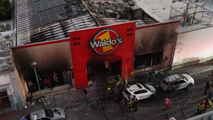 Incendio en tienda Waldo’s de Hermosillo deja 23 muertos
