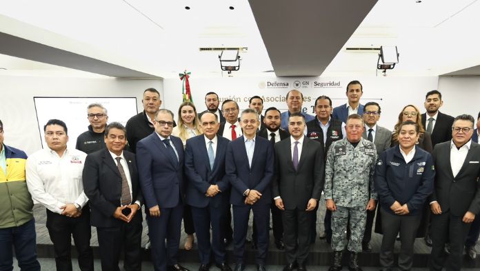 Harfuch se reúne con representantes de transportistas y acuerda fortalecer seguridad en carreteras