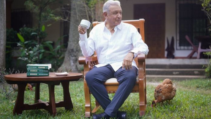 Con el pretexto de su nuevo libro, reaparece AMLO; «no hay que hacerle sombra a nuestra Presidenta», dice