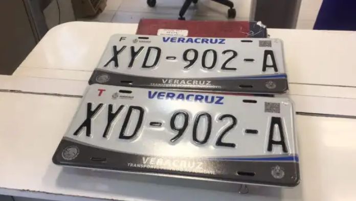 Nuevas placas obligatorias para autos en Veracruz en 2026: Nahle propone al Congreso