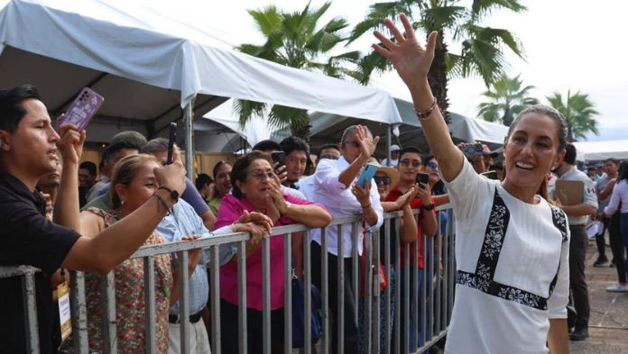 “Hay tanta aprobación que somos invencibles”, dice Sheinbaum tras las protestas en el Zócalo