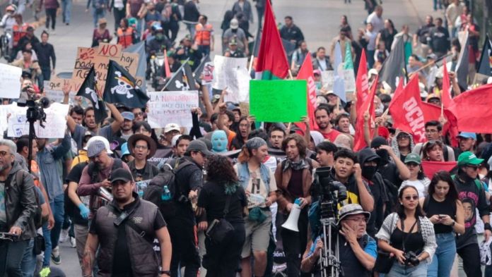 Al menos 6 periodistas heridos tras manifestaciones en CDMX y Morelia