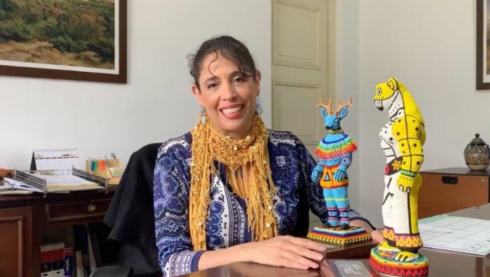 Abandona Perú la encargada de la embajada de México, Karla Ornelas