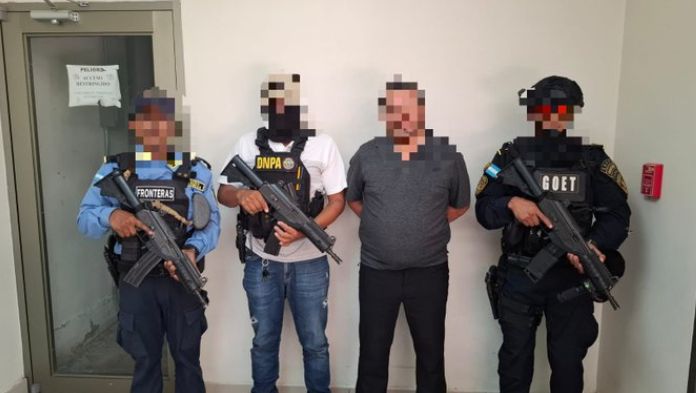 Piloto privado de Julión Álvarez es detenido en aeropuerto de Honduras por narcotráfico; tenía orden de aprehensión en México