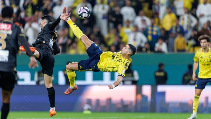 Cristiano Ronaldo marca golazo de chilena y suma 954 anotaciones