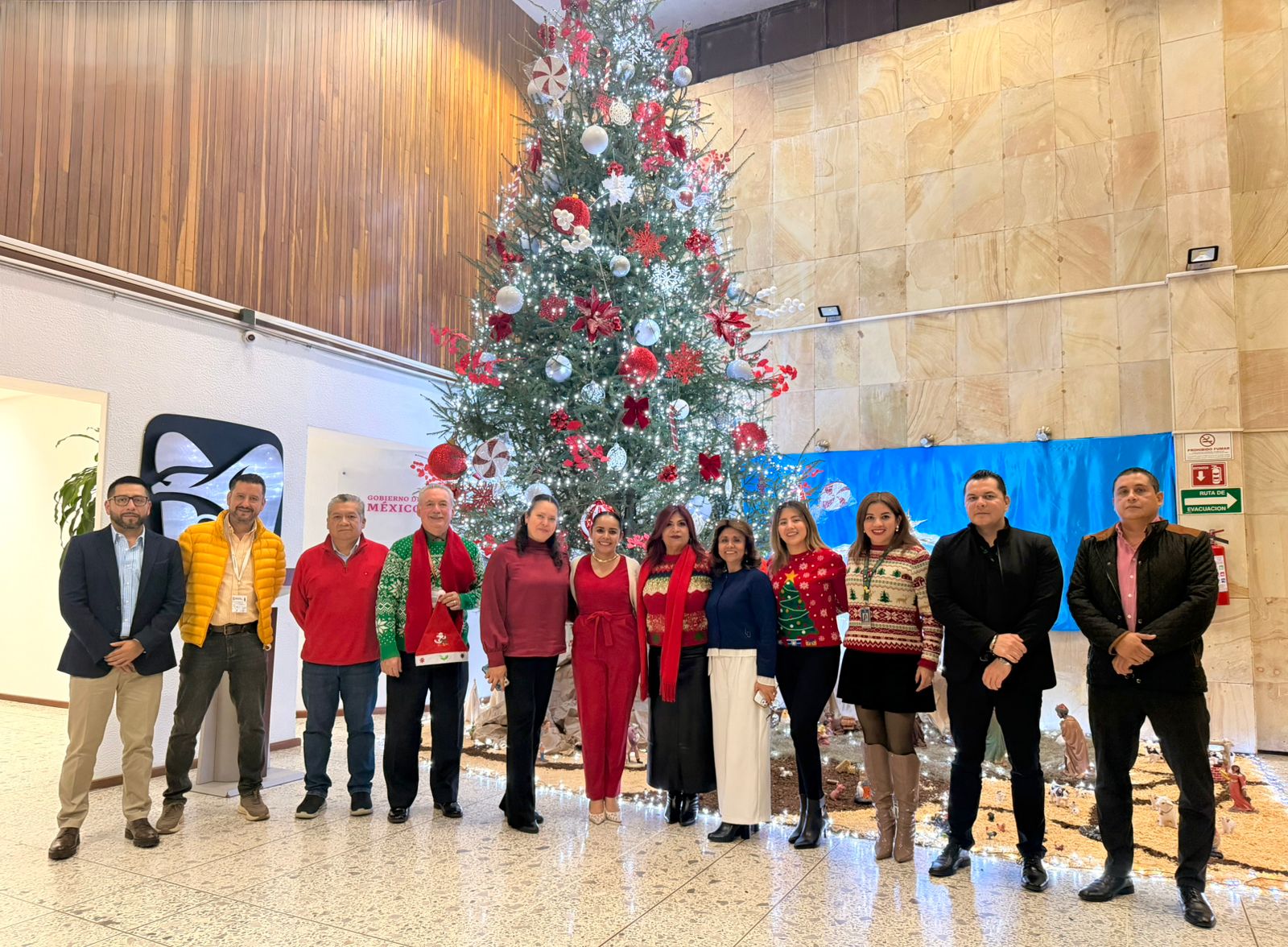 Realizó IMSS Veracruz Norte tradicional Encendido del Árbol Navideño