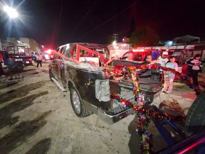 En Guanajuato estalla camioneta con pirotecnia en caravana guadalupana; hay 9 heridos