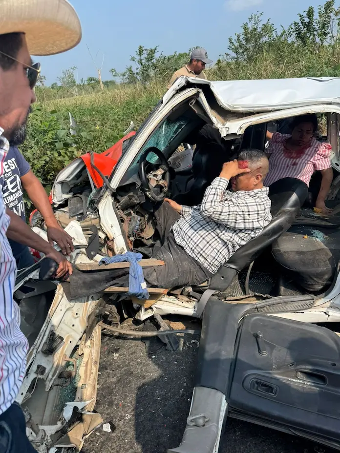 Choque frontal en la carretera federal 145 deja ocho lesionados y un muerto4