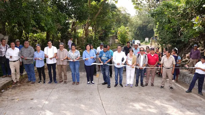 Mejores, vialidades y bienestar para todos en Santa Rosa Abata: María Elena Solana Calzada
