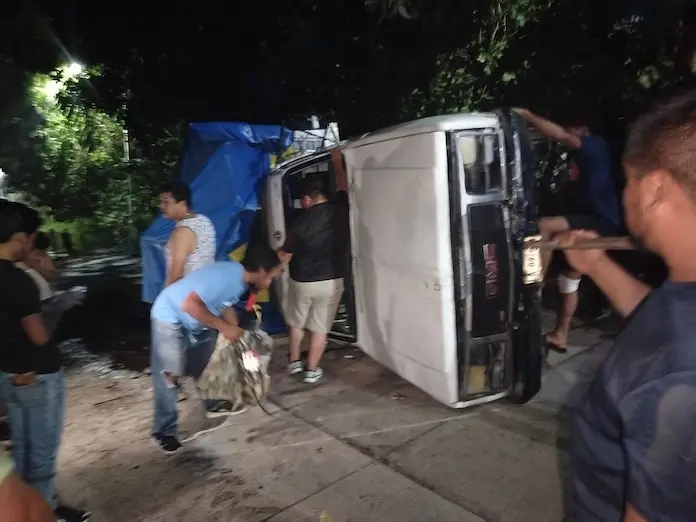 Volcadura deja dos personas lesionadas en Catemaco