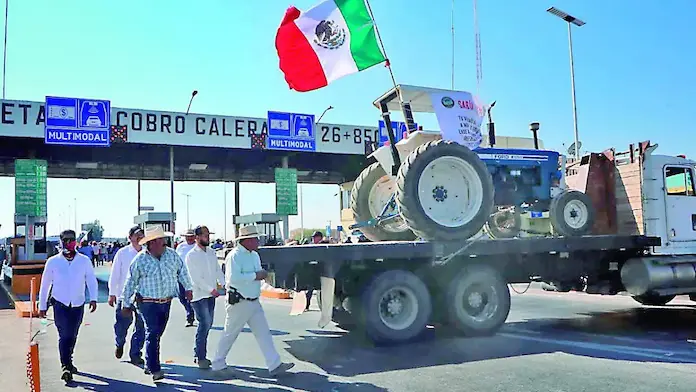 Campesinos toman casetas en Zacatecas por incumplimiento de acuerdos federales