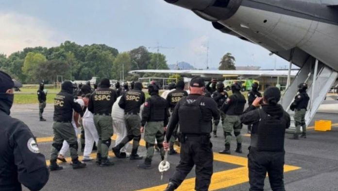 Trasladan a 5 criminales de alto riesgo de Michoacán a penal de Veracruz