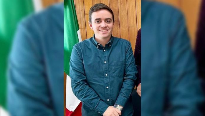 Renuncia Carlos Alfonso Smith a Espacios Educativos en Veracruz