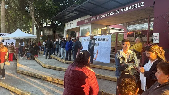 Docentes tomaron la SEV por irregularidades en Subsecretaría de Educación Básica