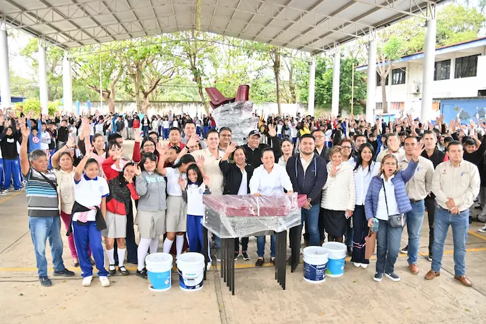 Trabajando coordinados en favor de la educación somos «Capaz de Resolver»: Alcalde Rafa Fararoni 