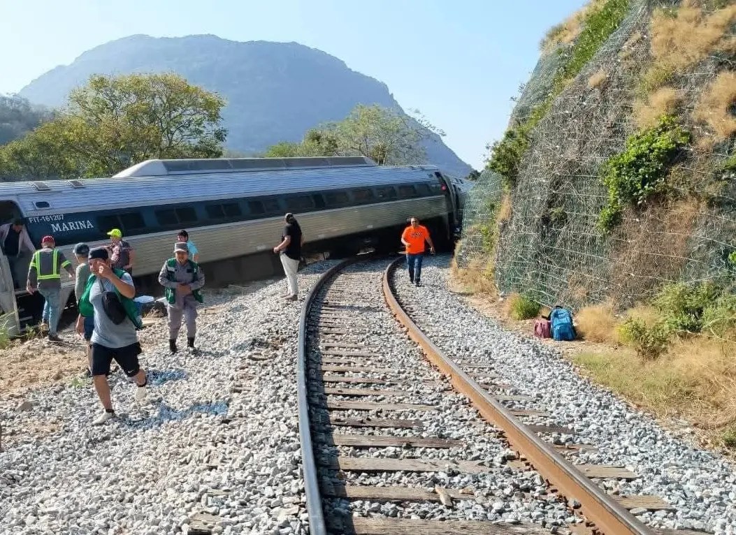 Caso del tren recae en ingenieros, no en hijo de AMLO: Sheinbaum