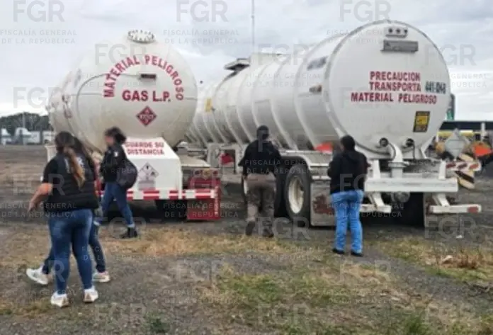 Decomisan más de 50 mil litros de «huachicol» y ocho vehículos en Veracruz; no hay detenidos