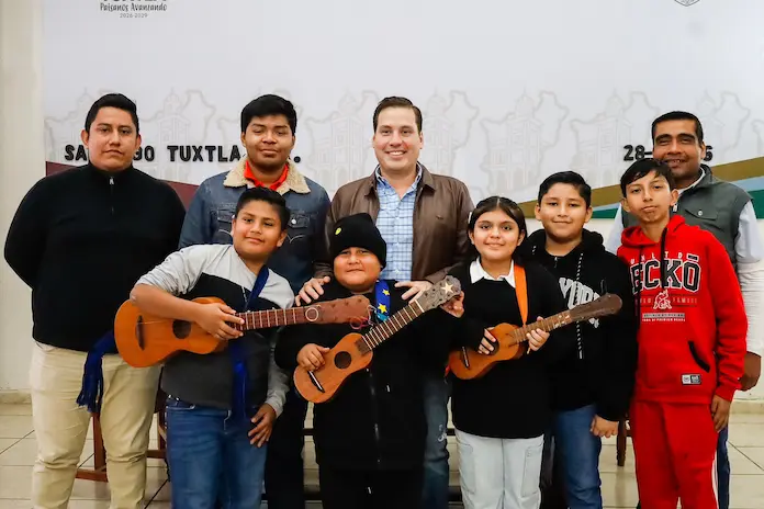 Alcalde de Santiago Tuxtla respalda a talentos infantiles y juveniles en Concurso de Jaraneros 2026