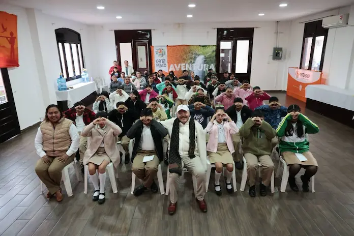 Comparte Alcalde de Catemaco su experiencia y valores con estudiantes de la Primaria Miguel Alemán